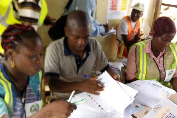 INEC-officials-accrediting-