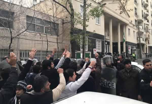 People-gathering-in-front-of-Nigeria-embassy-in-Tehran