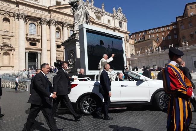 popemobile-side-1500x1000