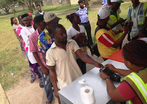 People-being-accredited-at-Okpoma-in-Bayelsa.-Photo-Sodiq-Adealakun