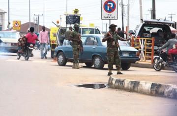 Soldiers at a checkpoint on Oba Adesida Road, Akure-360x237